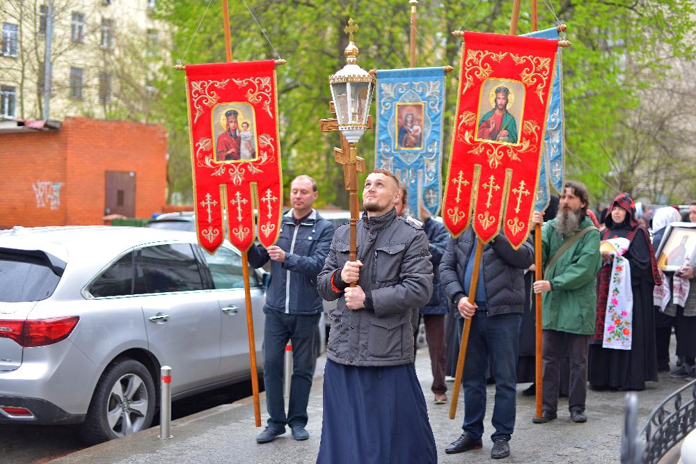 монастири киева , монастырь Крестный ход , Введенский монастырь , мужской монастырь украинской православной церкви , Крестный ход вокруг монастыря