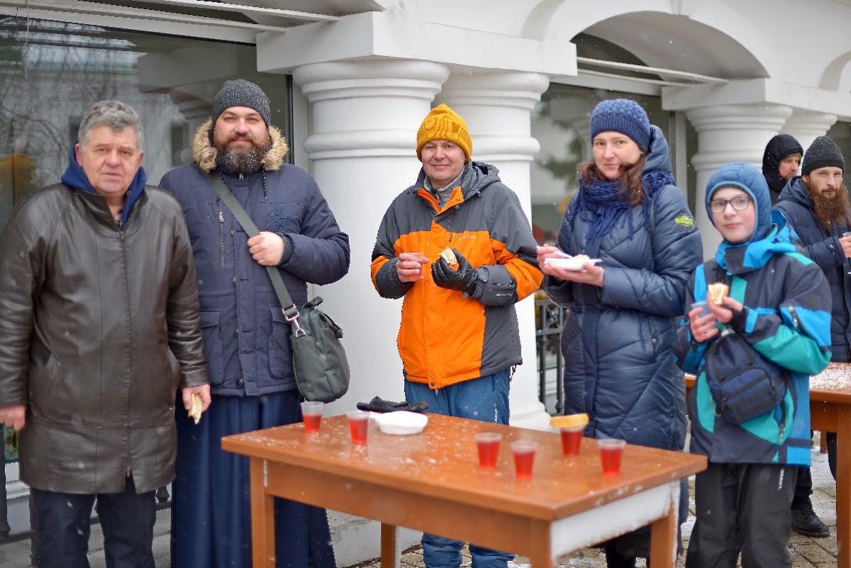 Киево-Печерская лавра, Ангела за трапезой , православные трапезничают 