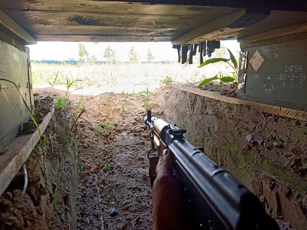 Стрельба с укрытия, стреба с окопа фото, стрельба с блиндажа Shooting from a shelter, shooting from a trench photo, shooting from a dugout Стрілянина з укриття, стріба з окопа фото, стрілянина з бліндажу