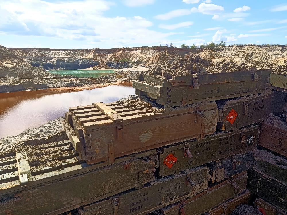 ящики від російських боєприпасів, ящики от российских боеприпасов boxes of Russian ammunition