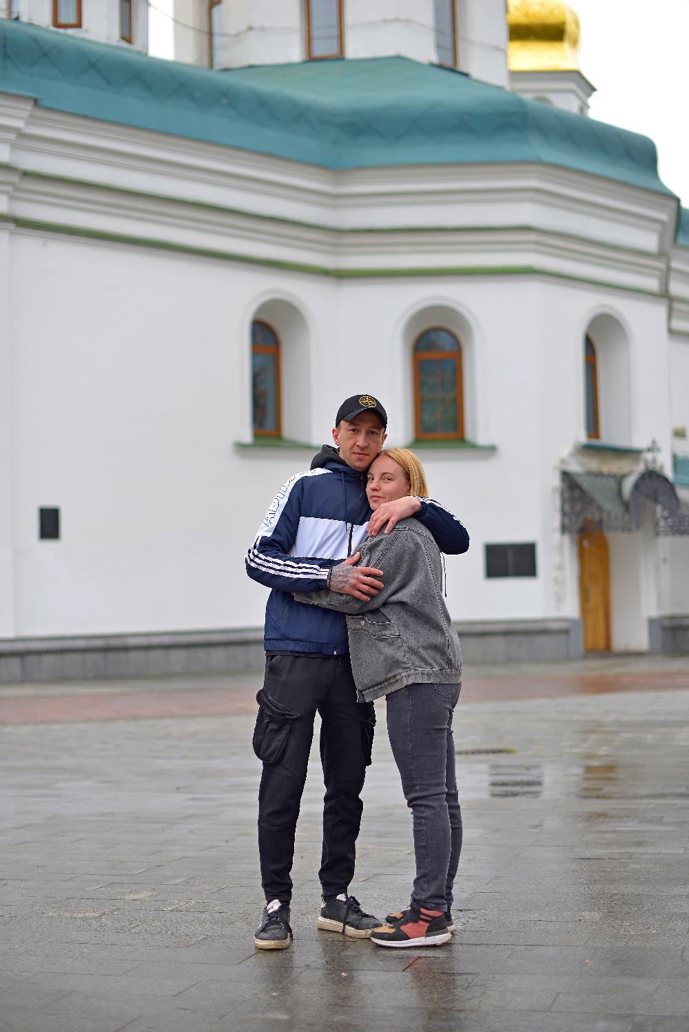 Киево-Печерская лавра, непростая православная пара, сладкая парочка, жених и невеста, парень с девушкой, парень с татуировкой тигра, верующие, віряни, православні, віруючі, Kiev-Pechersk Lavra, a complicated Orthodox couple, a sweet couple, a bride and groom, a guy with a girl, a guy with a tiger tattoo, believers