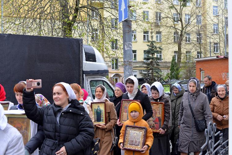 монастири киева , монастырь Крестный ход , Введенский монастырь , мужской монастырь украинской православной церкви , Крестный ход вокруг монастыря