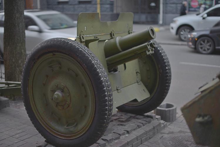 Трофейна російська гармата трофейная российская пушка Captured Russian cannon