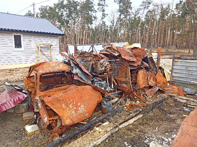 Війна в Україні, спалені під час війни автомобілі, знищені автомобілі під час військових дій, розбиті під час війни автомобілі в Мощуні, від попадання снаряду згоріли автомобілі The war in Ukraine, cars burned during the war, cars destroyed during hostilities, cars broken during the war in Moschun, cars burned by a shell Война в Украине, сожженные во время войны автомобили, уничтоженные автомобили во время военных действий, разбитые во время войны автомобили в Мощуне, от попадания снаряда сгорели автомобили