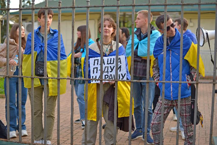 Мітинг біля лаври проти упц. Митинг возле лавры против упц. Rally near Lavra against UOC.