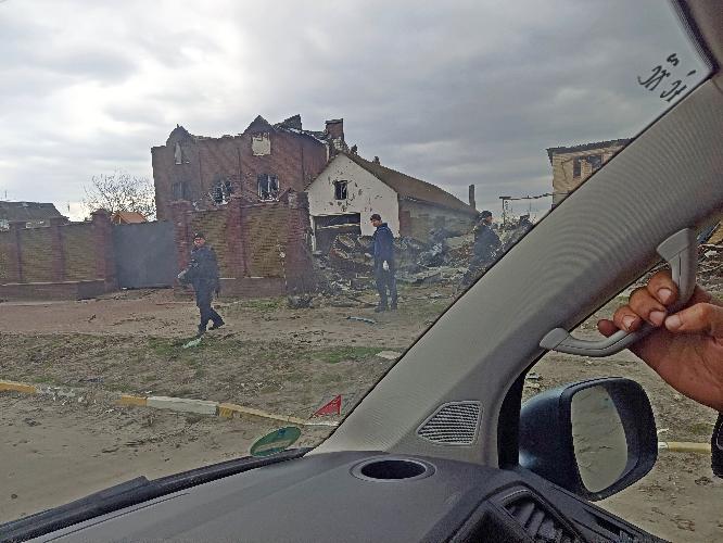 Війна в Україні, знищена військова техніка, знешкодження ділянки від вибухонебезпечних предметів після окупації, дороги в Україні під час війни, руйнування від снарядів, руйнування під час війни, військові дії в Україні, фото війни в Україні, знищені війною з росією житлові будинки, знннищені будинки в україні під час війни з росією War in Ukraine, roads in Ukraine during the war, destruction from shells, destruction during the war, military actions in Ukraine, photos of the war in Ukraine, residential buildings destroyed by the war with Russia, destroyed houses in Ukraine during the war with Russia Война в Украине, дороги в Украине во время войны, разрушения от снарядов, разрушения во время войны, военные действия в Украине, фото войны в Украине, уничтоженные войной с россией жилые дома, уничтоженные дома в Украине во время войны с россией