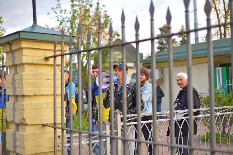 Мітинг біля лаври проти упц. Митинг возле лавры против упц. Rally near Lavra against UOC.