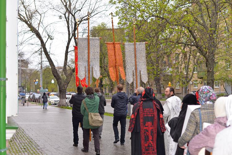 монастири киева , монастырь Крестный ход , Великая схима , схимница , Введенский монастырь , мужской монастырь украинской православной церкви , Крестный ход вокруг монастыря