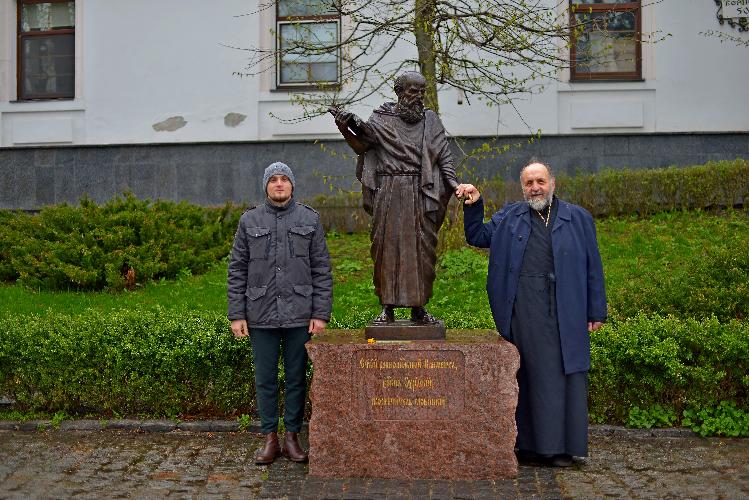 Киево-Печерская лавра, памятник "Святый равноапостольный Климент, епископ Охридский"