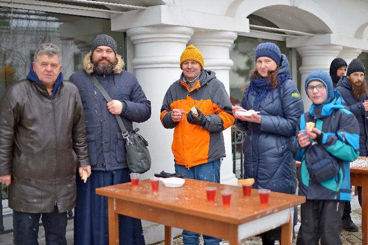 Киево-Печерская лавра, Ангела за трапезой , православные трапезничают 