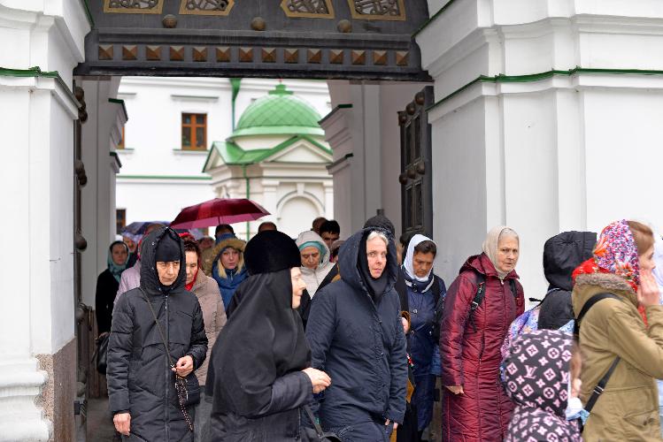 монастири киева , монастырь Крестный ход , Введенский монастырь , мужской монастырь украинской православной церкви , Крестный ход вокруг монастыря