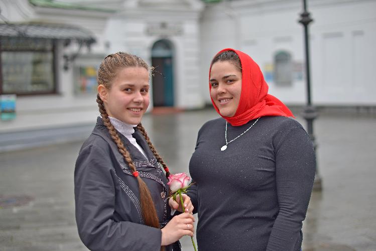 Киево-Печерская лавра, православные подружки, сестры во Христе, православные девушки, верующие красавицы Kiev-Pechersk Lavra, Orthodox girlfriends, sisters in Christ, Orthodox girls, believing beauties