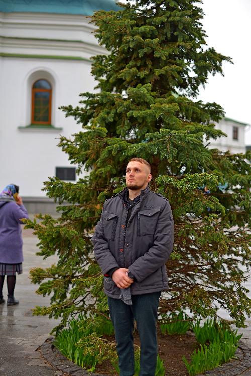 Киево-Печерская лавра, захват Лавры, Киевская святыня\святыни, верующие, молитвенное стояние, прихожане, православный люд молится, православные, люди идут на молитву, защита святой Лавры, віряни, православні, віруючі,