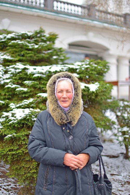 Киево-Печерская лавра, православная женщина , верующая женщин , добро , добрая женщина