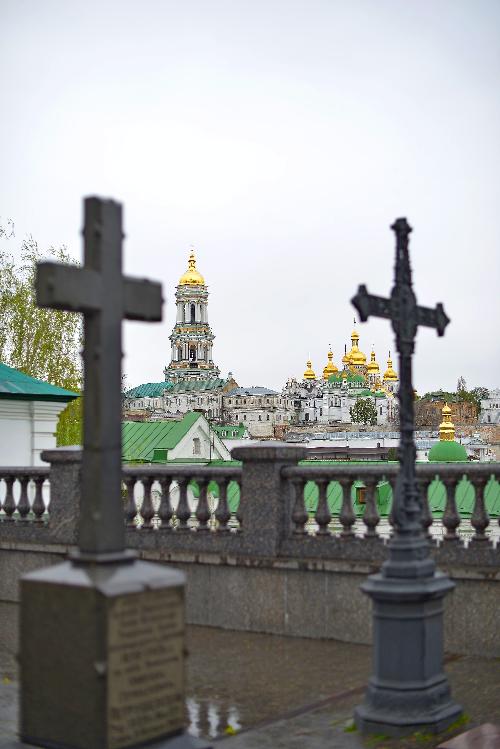 красивое фото Киево-Печерской лавры скачать бесплатно в хорошем качестве, кресты