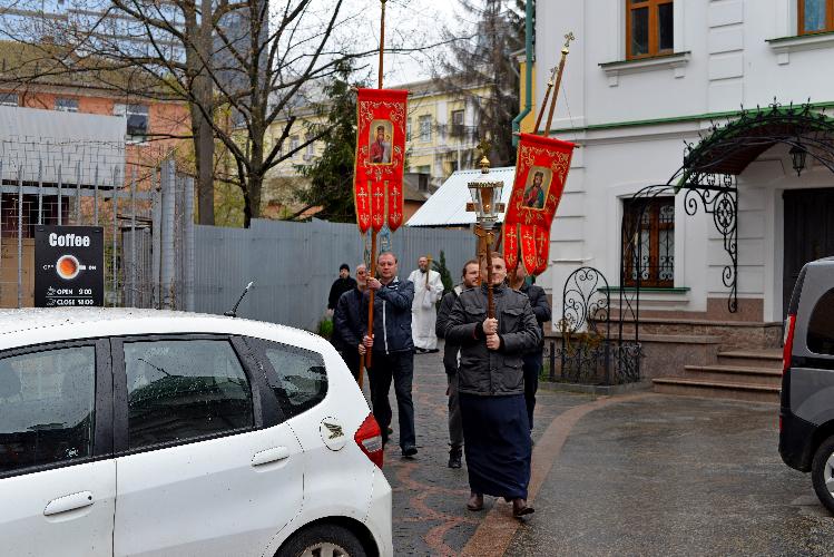 монастири киева , монастырь Крестный ход , Введенский монастырь , мужской монастырь украинской православной церкви , Крестный ход вокруг монастыря